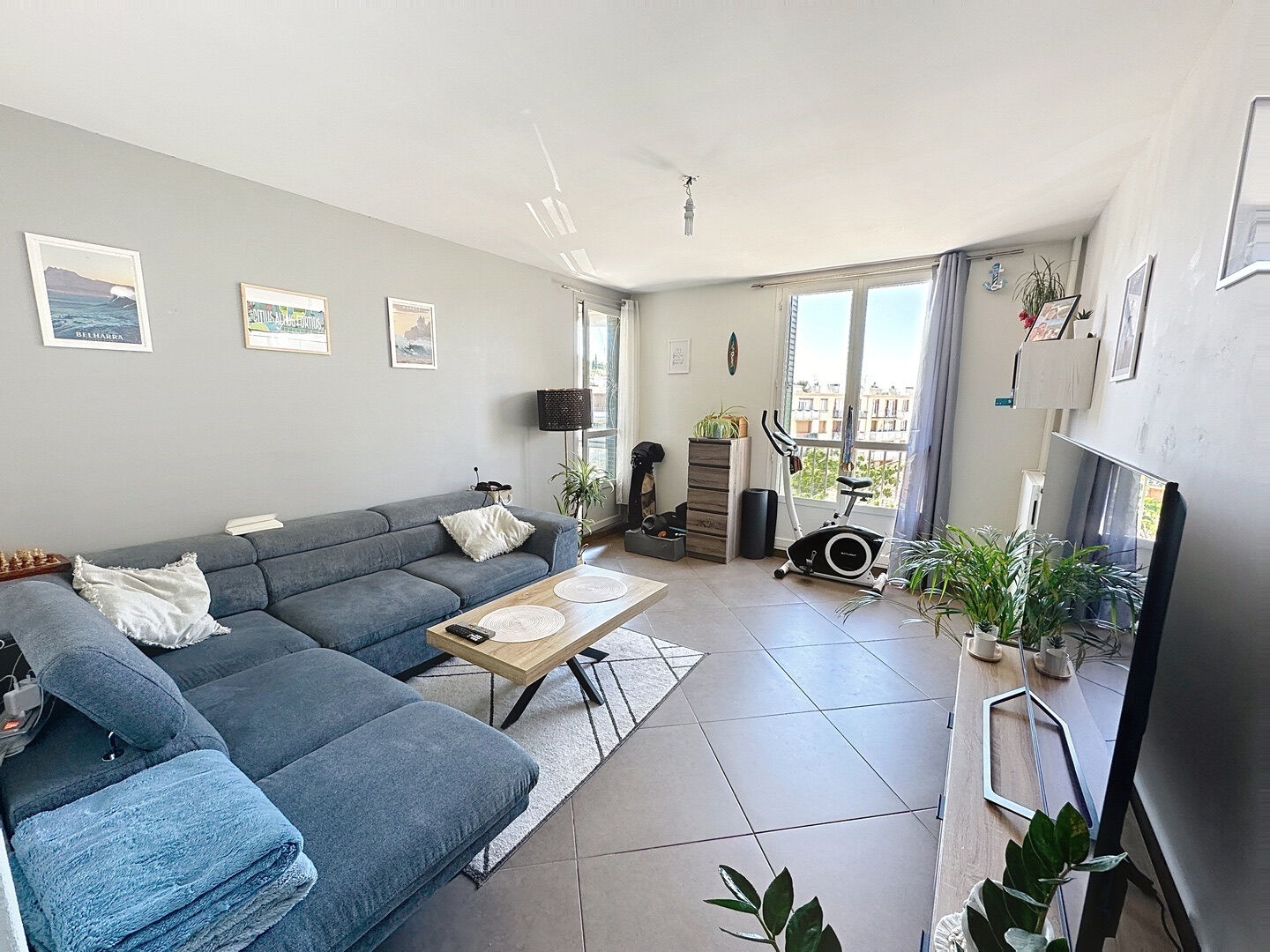 Appartement 3 pièce(s) 72 m²  avec extérieur, deux chambres, stationnement libre, avec une cave. Vendu  LOUE