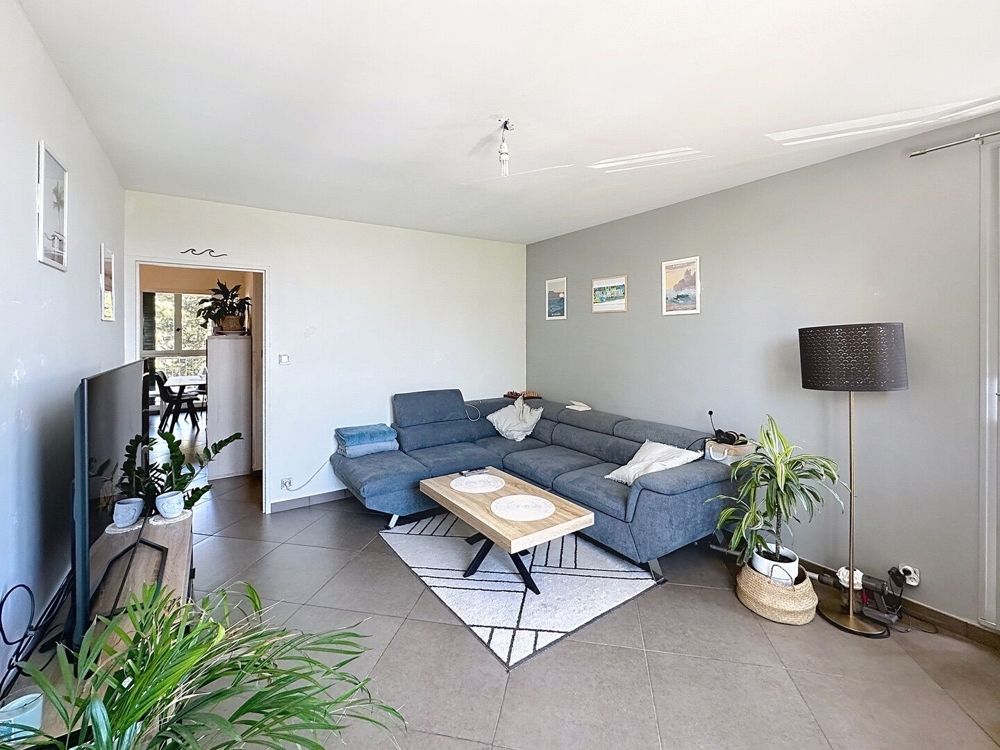 Appartement 3 pièce(s) 72 m²  avec extérieur, deux chambres, stationnement libre, avec une cave. Vendu  LOUE