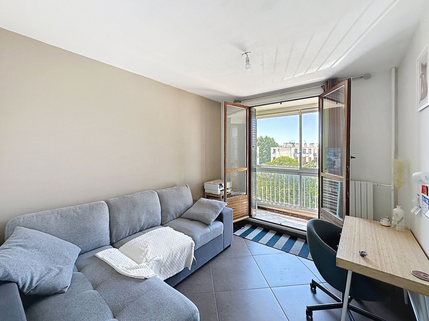 Appartement 3 pièce(s) 72 m²  avec extérieur, deux chambres, stationnement libre, avec une cave. Vendu  LOUE