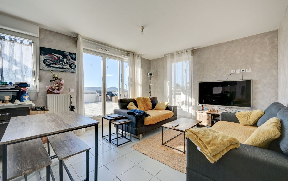 Appartement Marseille 13012 - 3 pièce(s) 57 m2 - dernier étage ,terrasse de 57m², double box en ss sol