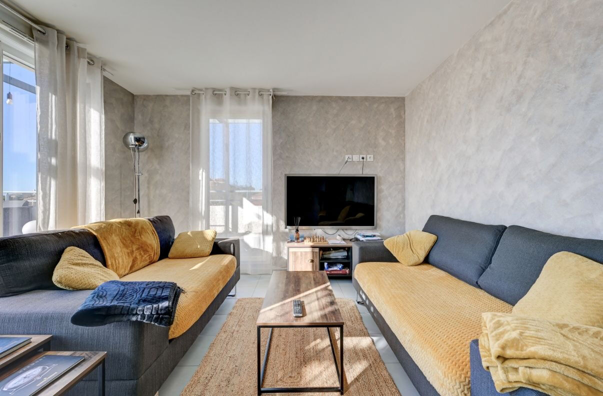 Appartement Marseille 13012 - 3 pièce(s) 57 m2 - dernier étage ,terrasse de 57m², double box en ss sol