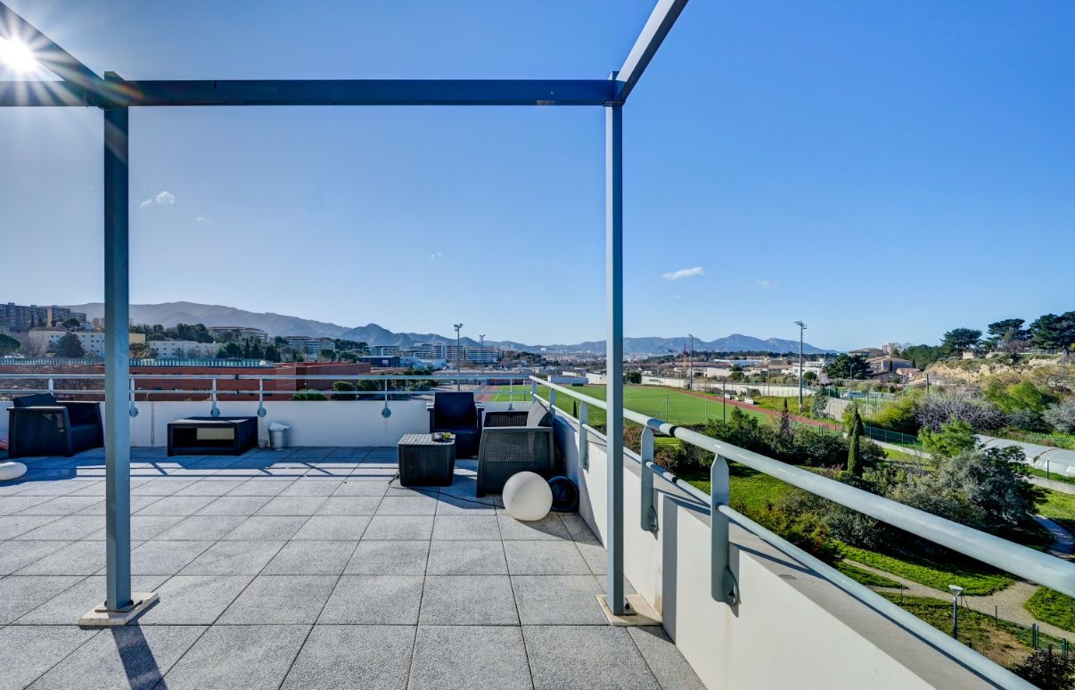 Appartement Marseille 13012 - 3 pièce(s) 57 m2 - dernier étage ,terrasse de 57m², double box en ss sol