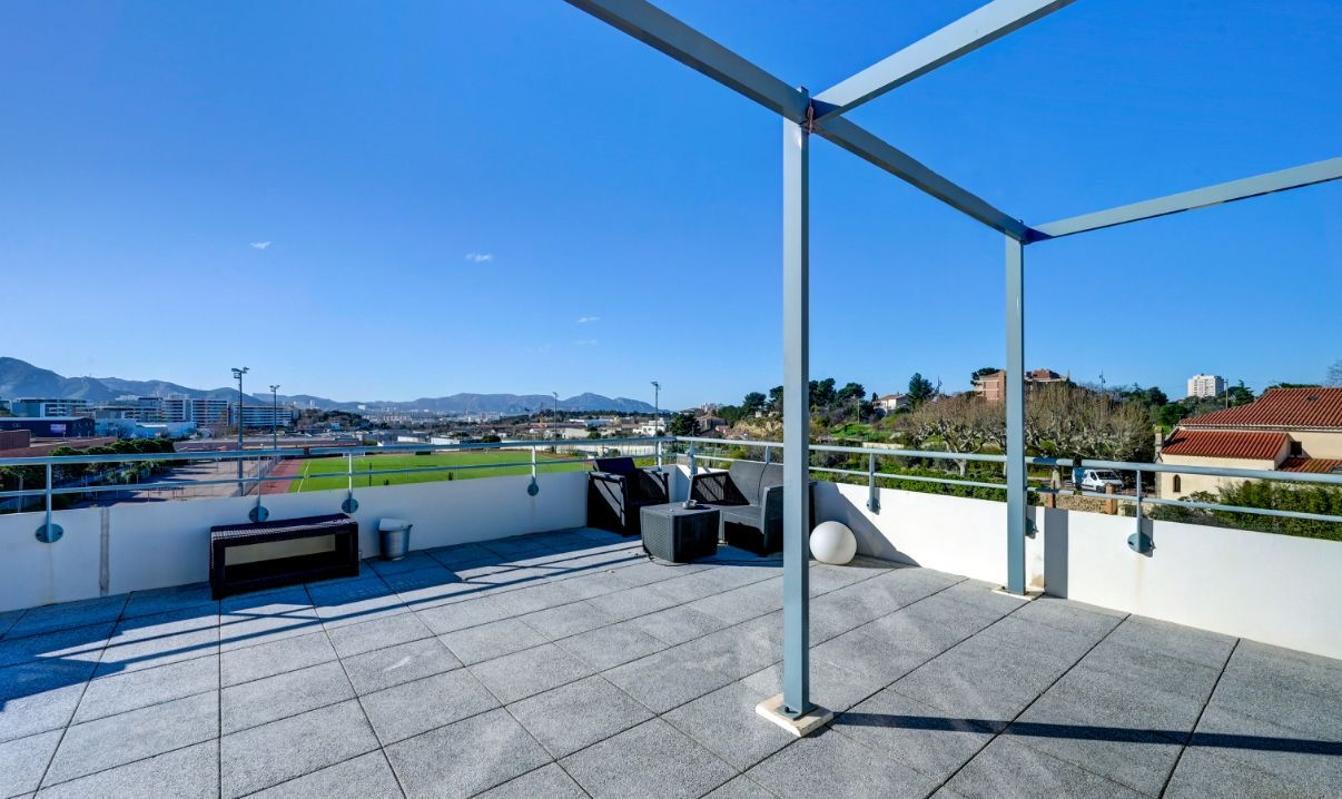Appartement Marseille 13012 - 3 pièce(s) 57 m2 - dernier étage ,terrasse de 57m², double box en ss sol