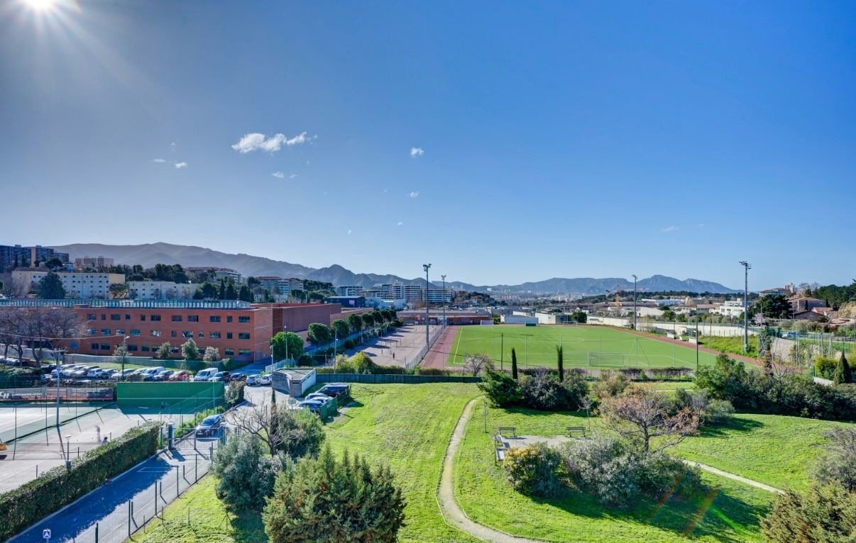 Appartement Marseille 13012 - 3 pièce(s) 57 m2 - dernier étage ,terrasse de 57m², double box en ss sol
