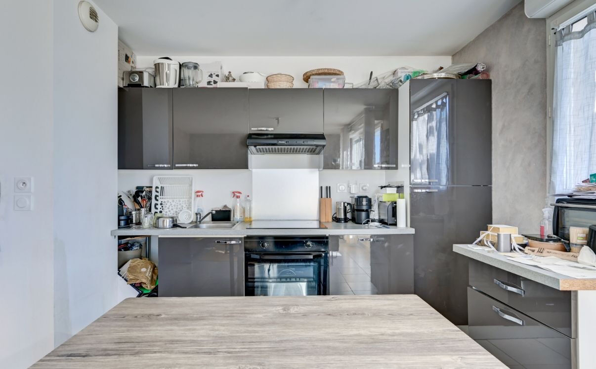 Appartement Marseille 13012 - 3 pièce(s) 57 m2 - dernier étage ,terrasse de 57m², double box en ss sol