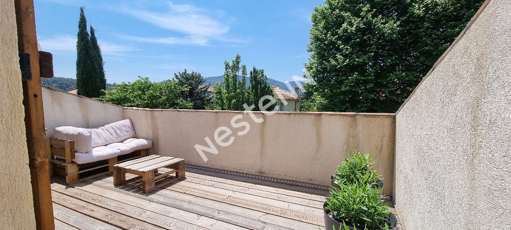 Appartement Gemenos 3 pièce(s) 100 m2 +terrasse +2 places de stationnement