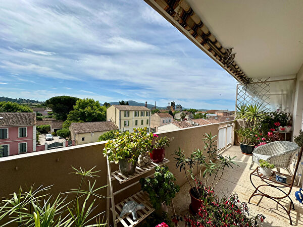 Vente par agence immobiliere à La crau (83260)