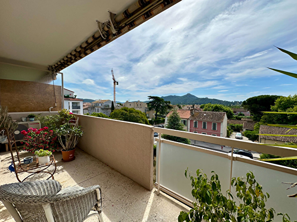 Vente par agence immobiliere à La crau (83260)