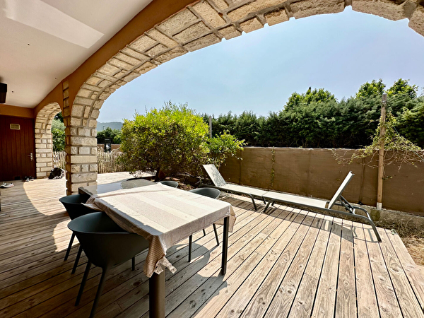 Vente par agence immobiliere à La crau (83260)