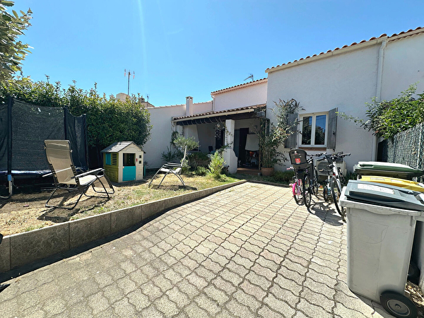 Vente par agence immobiliere à La crau (83260)