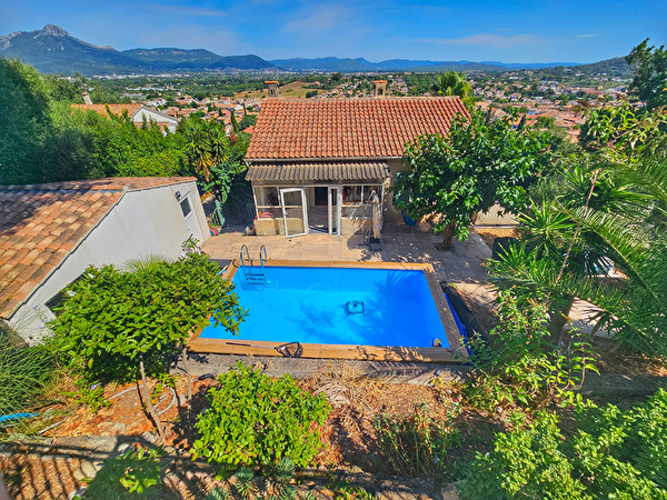 Vente par agence immobiliere à La crau (83260)