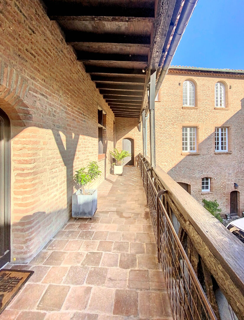Magnifique Loft 105 m² avec stationnement dans hôtel particulier de Montauban