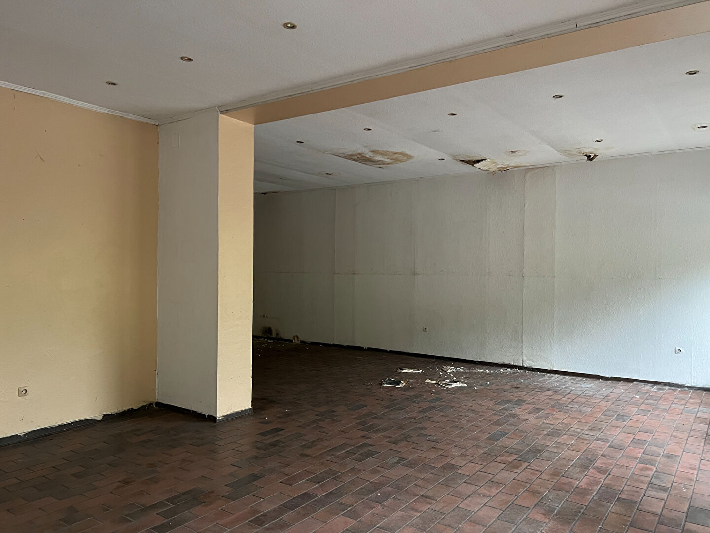 A louer - Cellule commerciale - 80m2 - Axe très fréquenté