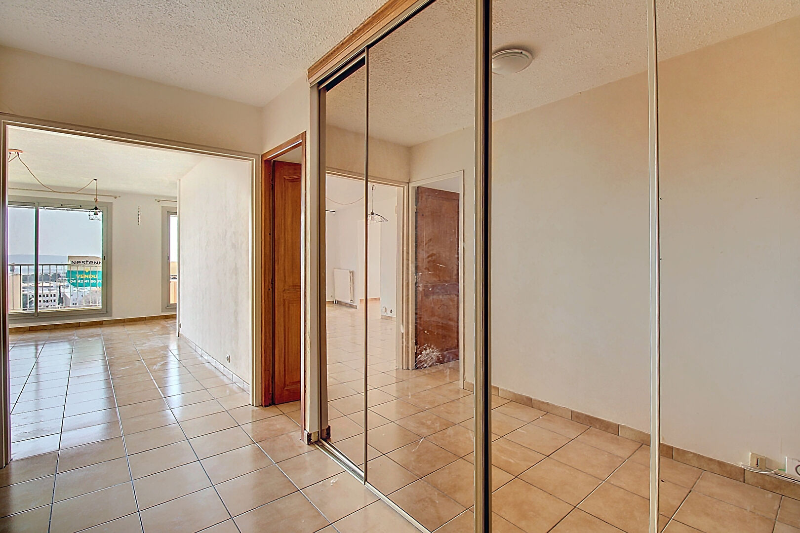 En dernier étage avec vue imprenable sur l'étang de Berre, appartement à Vitrolles 4 pièces 84 m²