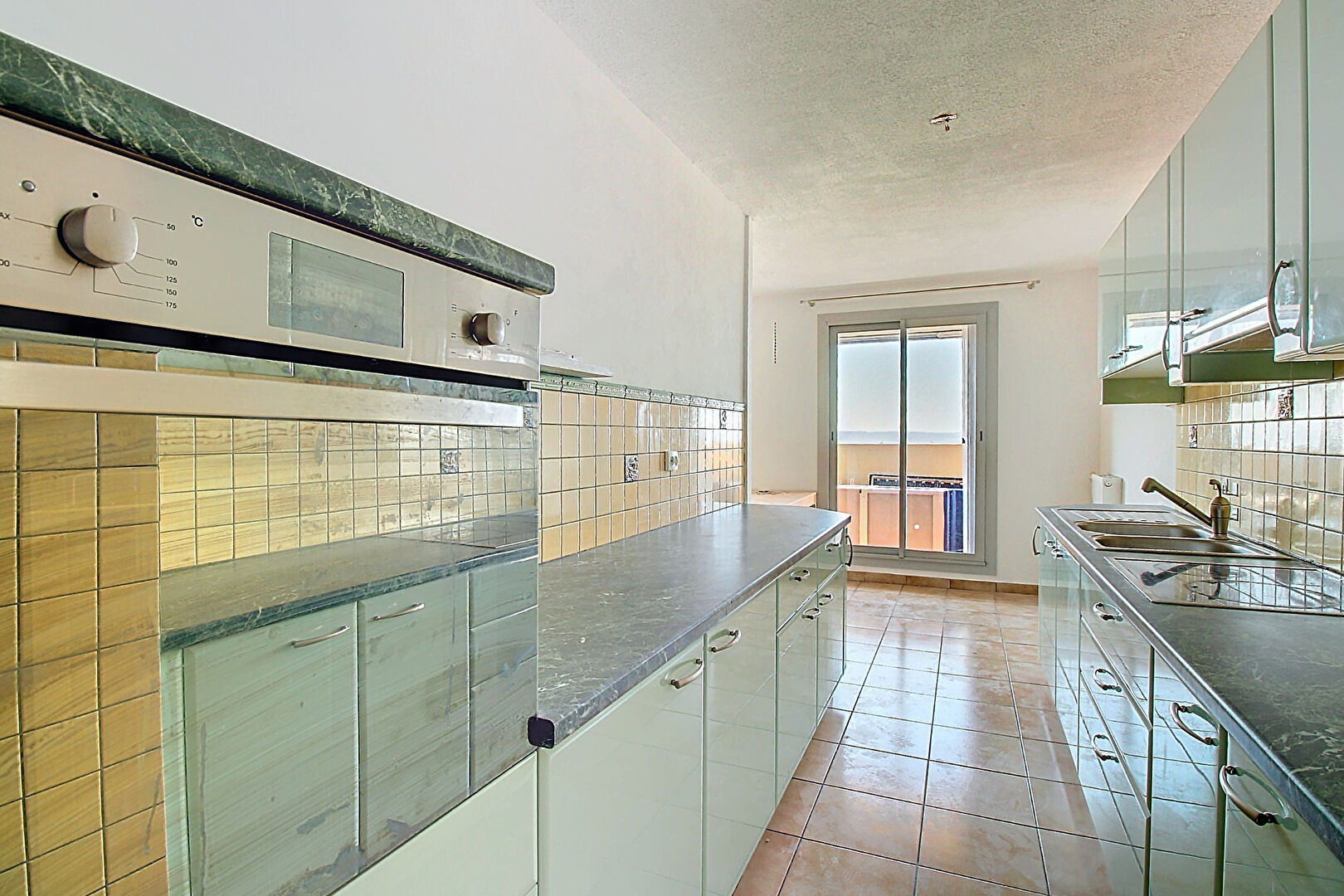 En dernier étage avec vue imprenable sur l'étang de Berre, appartement à Vitrolles 4 pièces 84 m²