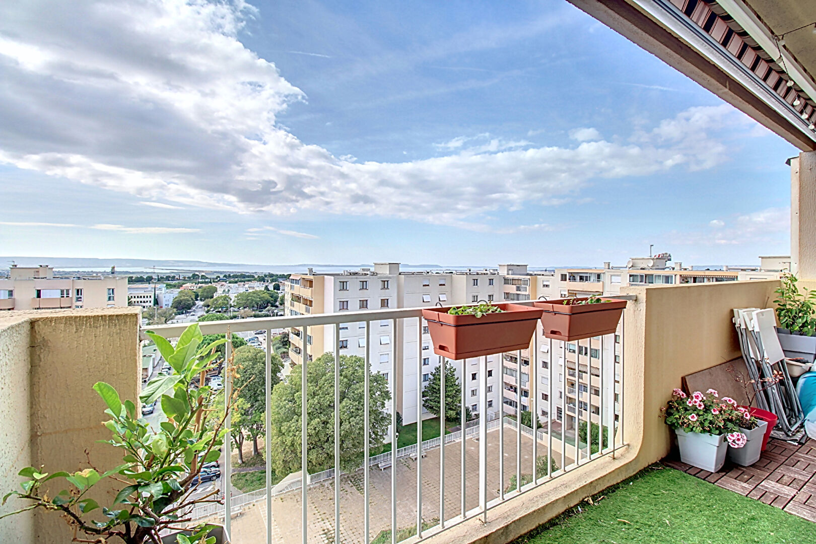 En dernier étage avec vue imprenable sur l'étang de Berre, appartement à Vitrolles 4 pièces 84 m²