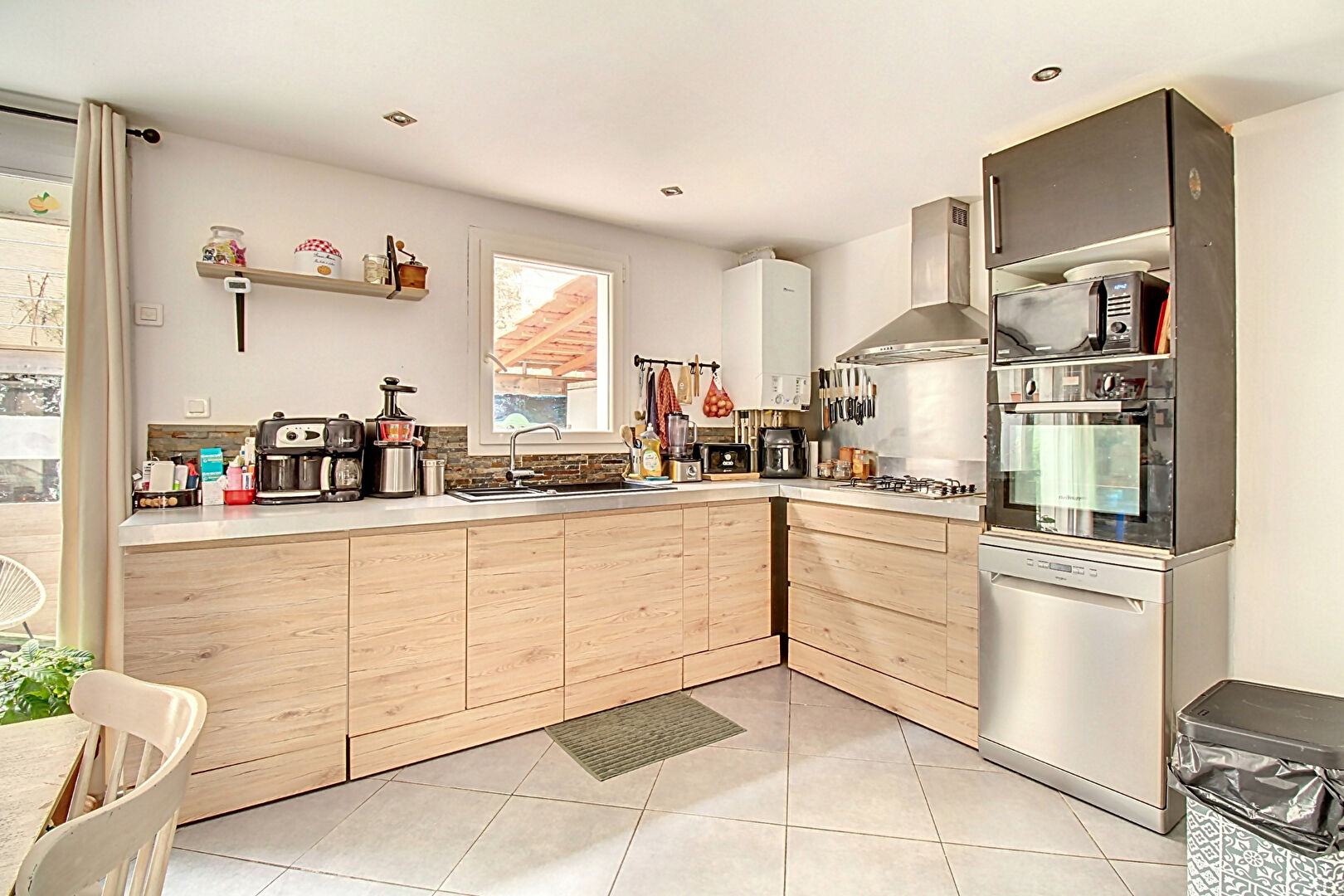 Maison Vitrolles 5 pièces 88 m² + véranda 9m² + jardin + cuisine d'été