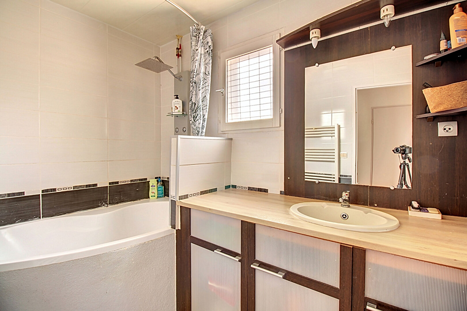 Maison Vitrolles 5 pièces 88 m² + véranda 9m² + jardin + cuisine d'été