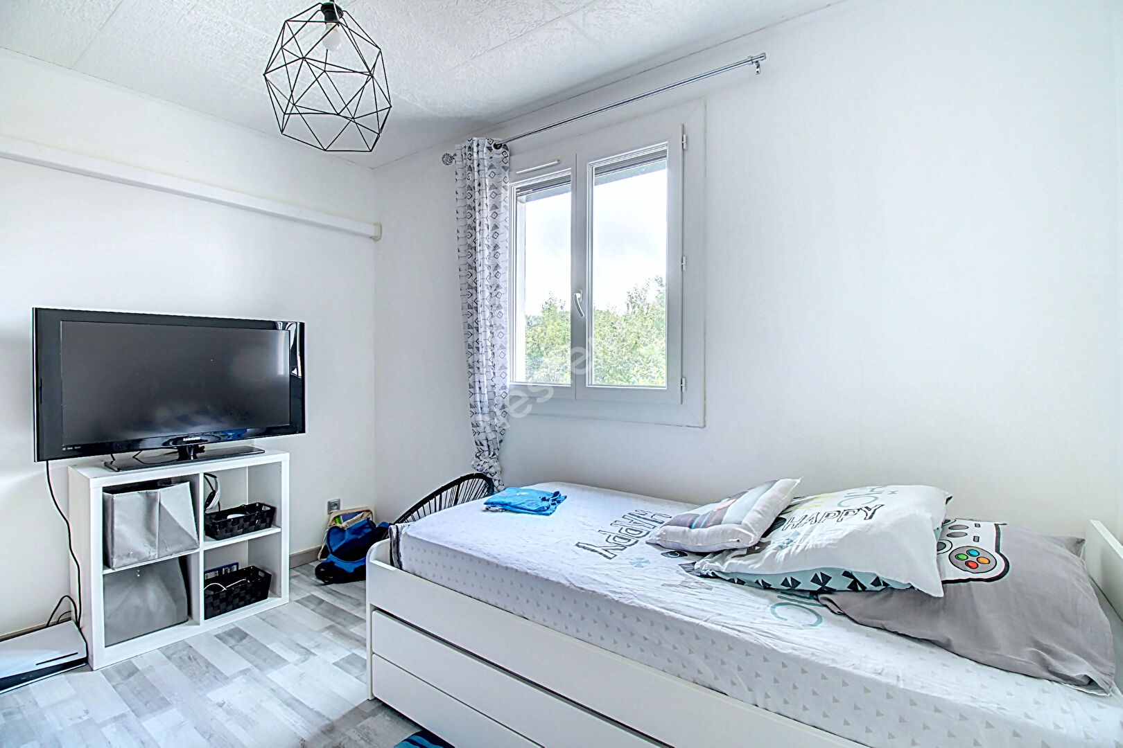Vitrolles Maison 4 pièces de 82m² environ avec piscine et garage entièrement rénovée avec  + garage + piscine