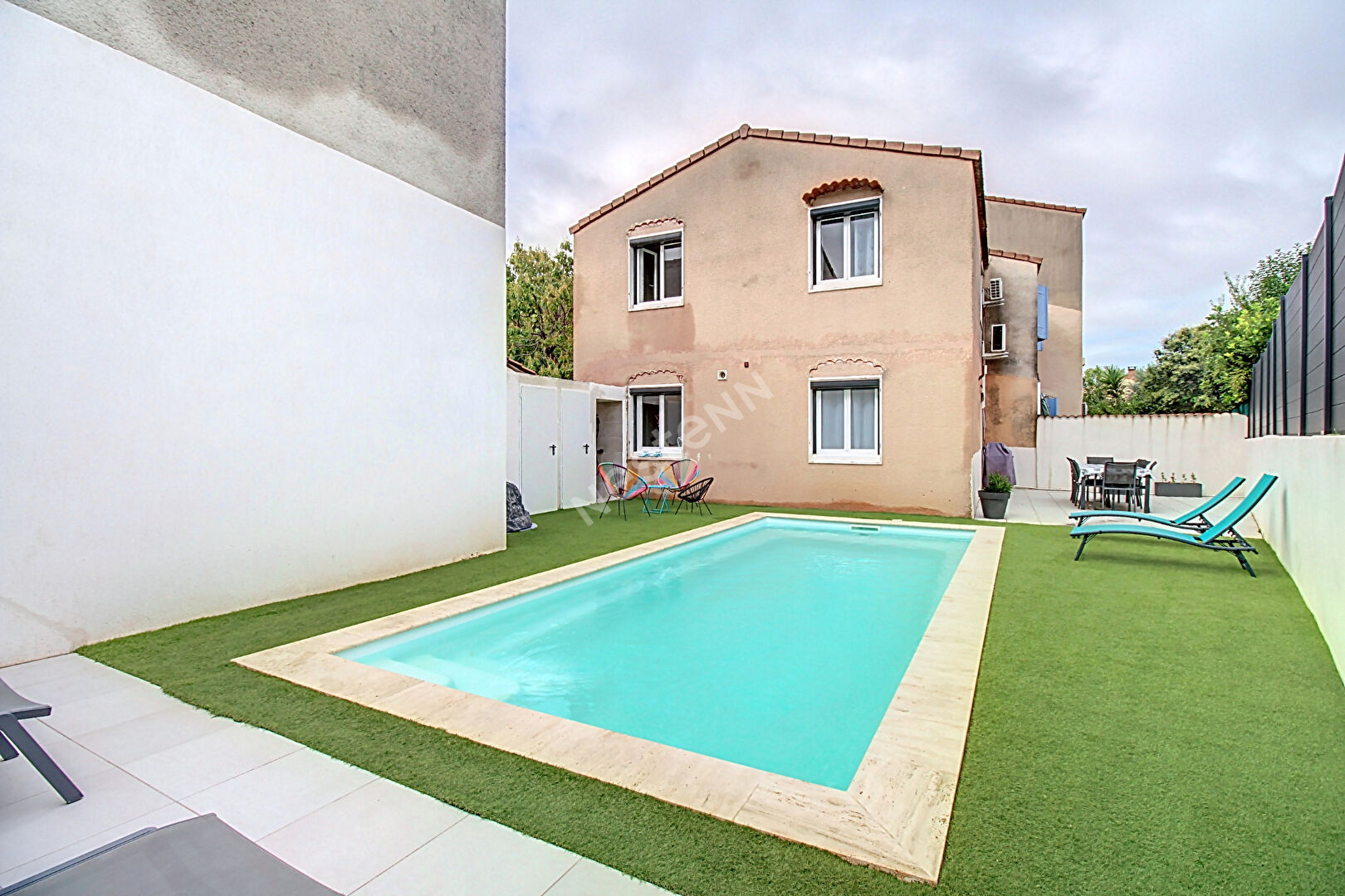 Vitrolles Maison 4 pièces de 82m² environ avec piscine et garage entièrement rénovée avec  + garage + piscine