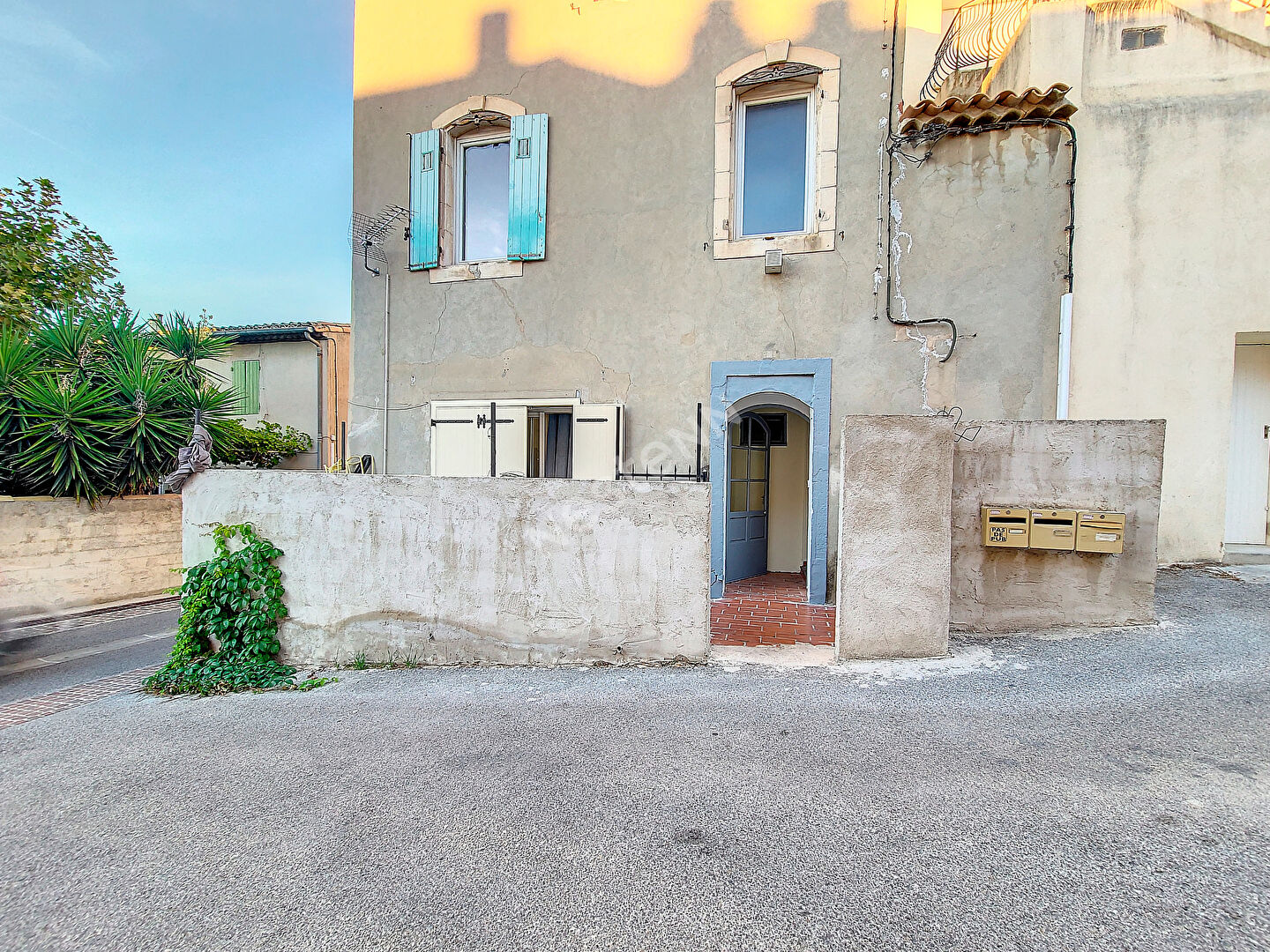Immeuble de rapport locatif de114 m²  avec trois T2 indépendants