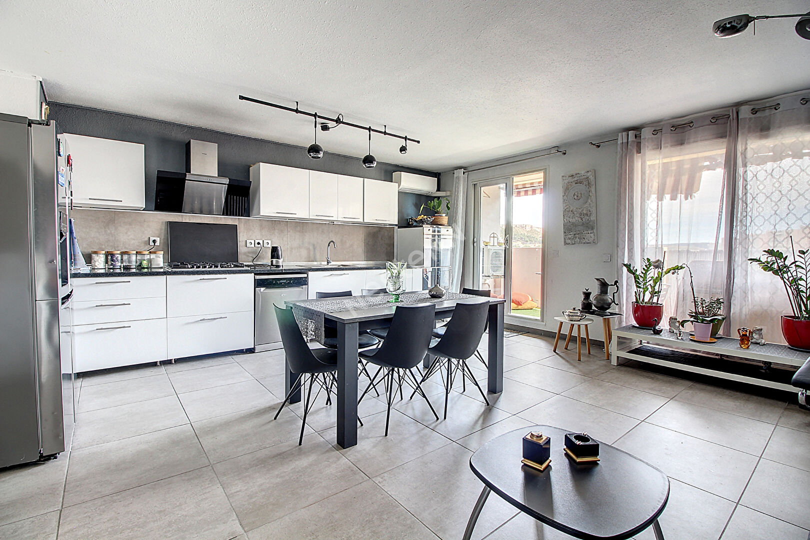Proche du centre ville, appartement Vitrolles 5 pièces d'environ 102.9 m²