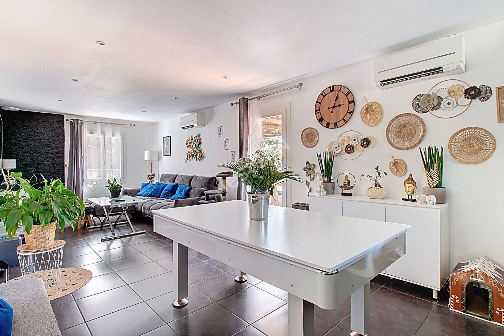 Vitrolles, Maison 5 pièces 106 m2 sur une parcelle d'environ 419m² avec piscine.