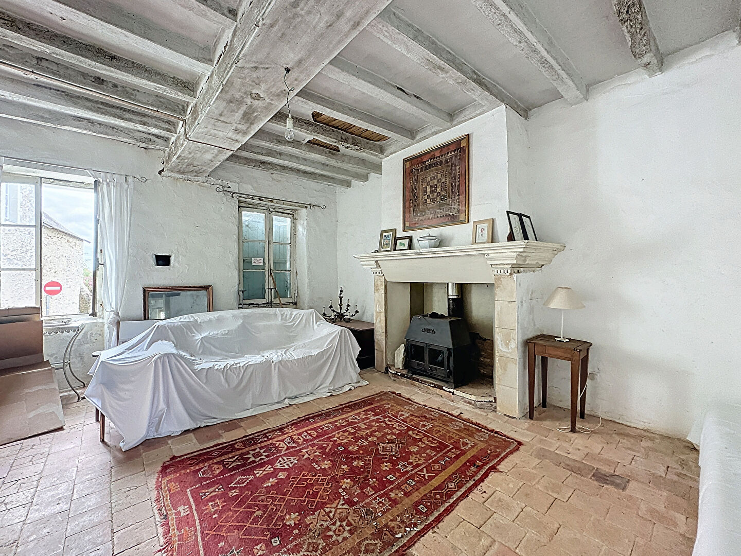 A VENDRE - Maison à rénover dans le bourg de La Jaille Yvon, d'une superficie de 117m2 avec un terrain de plus de 300m2