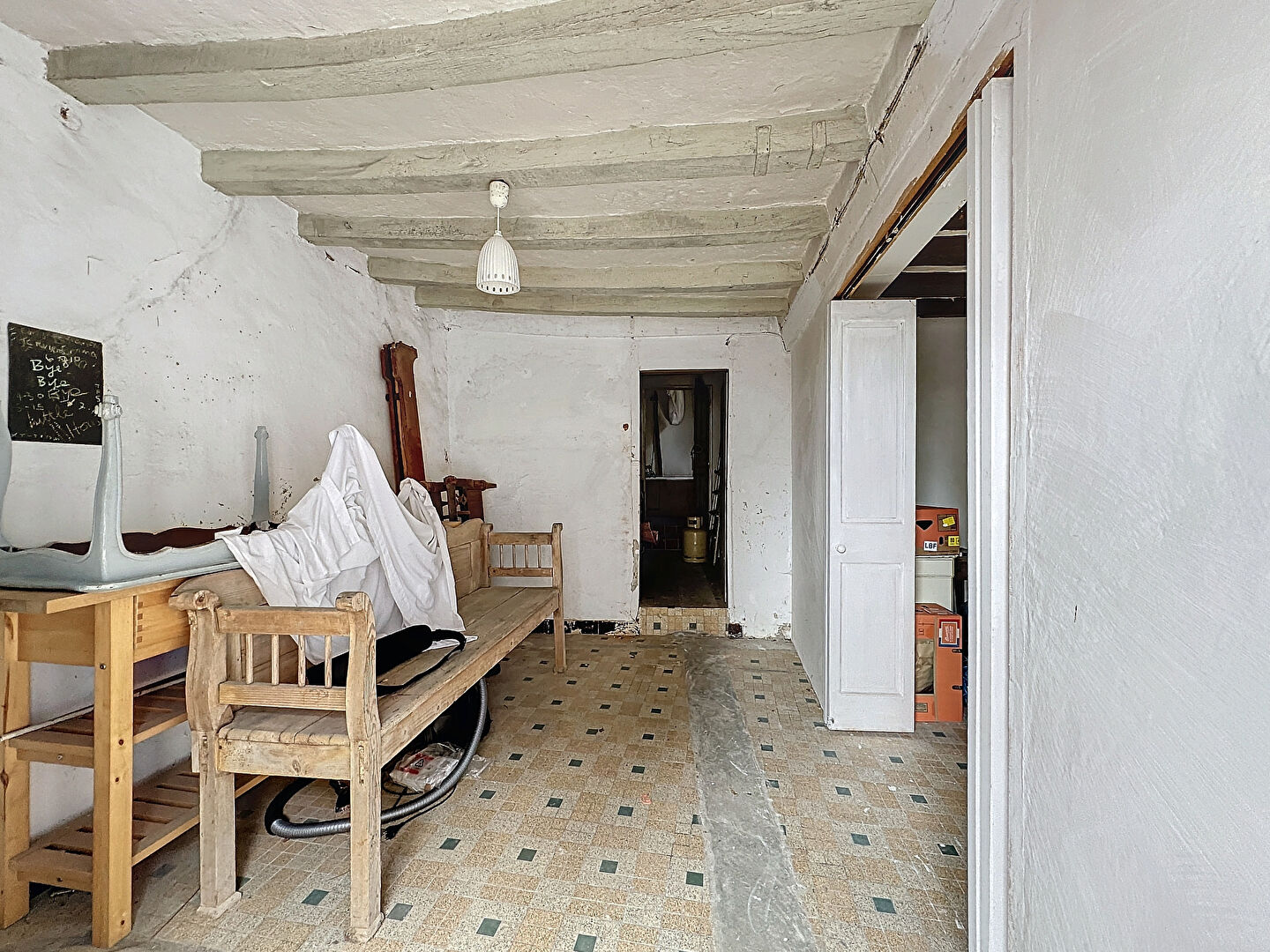 A VENDRE - Maison à rénover dans le bourg de La Jaille Yvon, d'une superficie de 117m2 avec un terrain de plus de 300m2