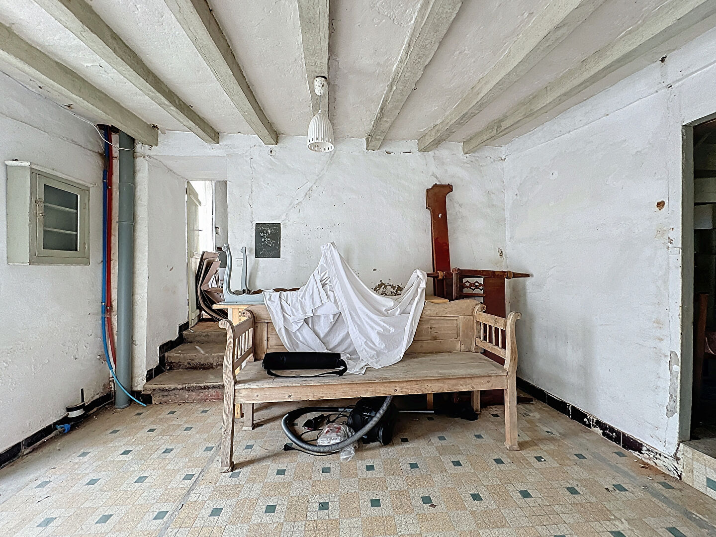 A VENDRE - Maison à rénover dans le bourg de La Jaille Yvon, d'une superficie de 117m2 avec un terrain de plus de 300m2