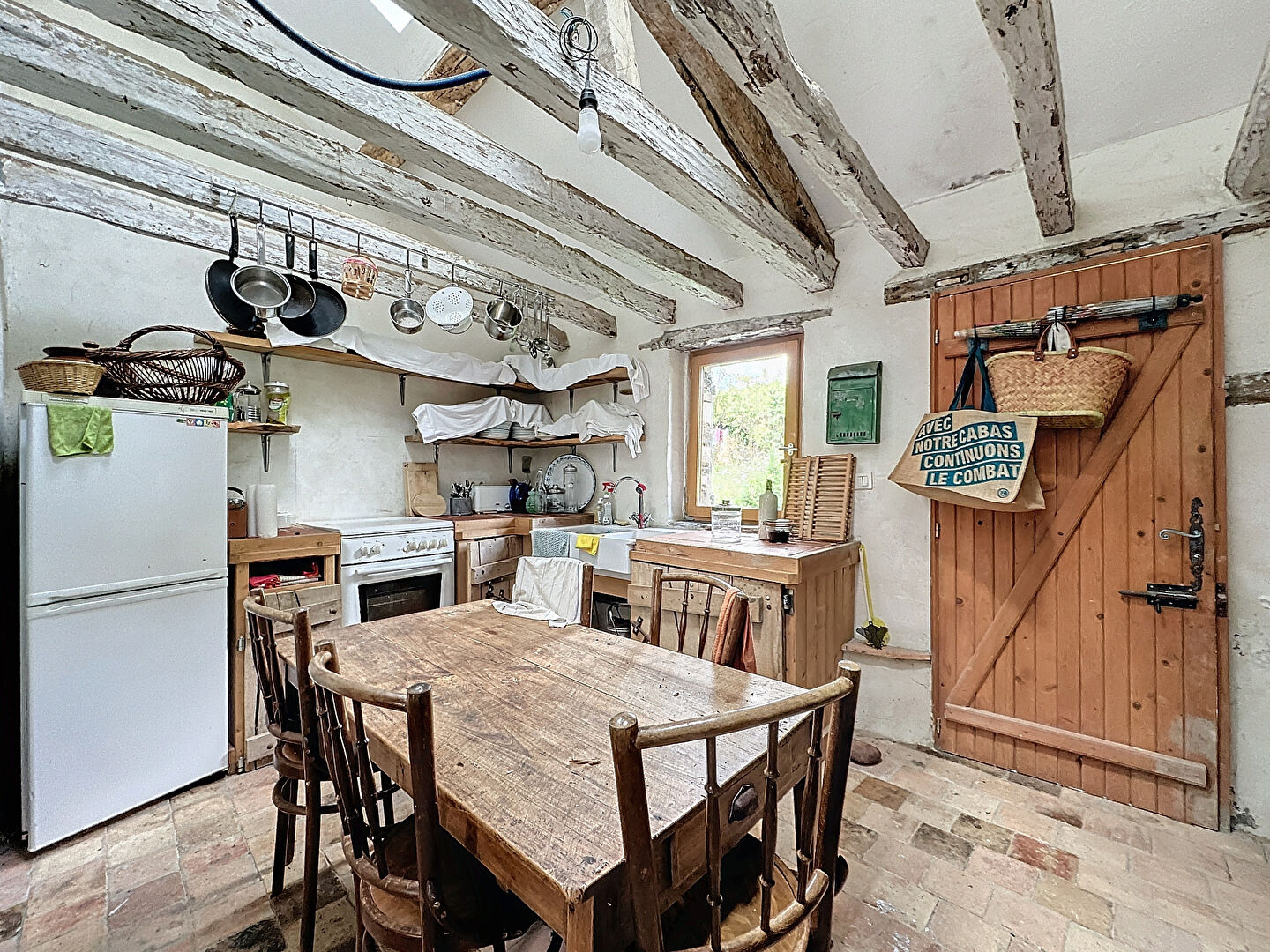 A VENDRE - Maison à rénover dans le bourg de La Jaille Yvon, d'une superficie de 117m2 avec un terrain de plus de 300m2