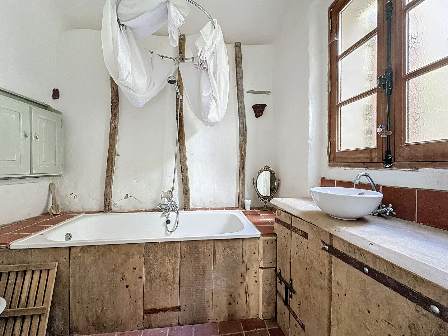 A VENDRE - Maison à rénover dans le bourg de La Jaille Yvon, d'une superficie de 117m2 avec un terrain de plus de 300m2
