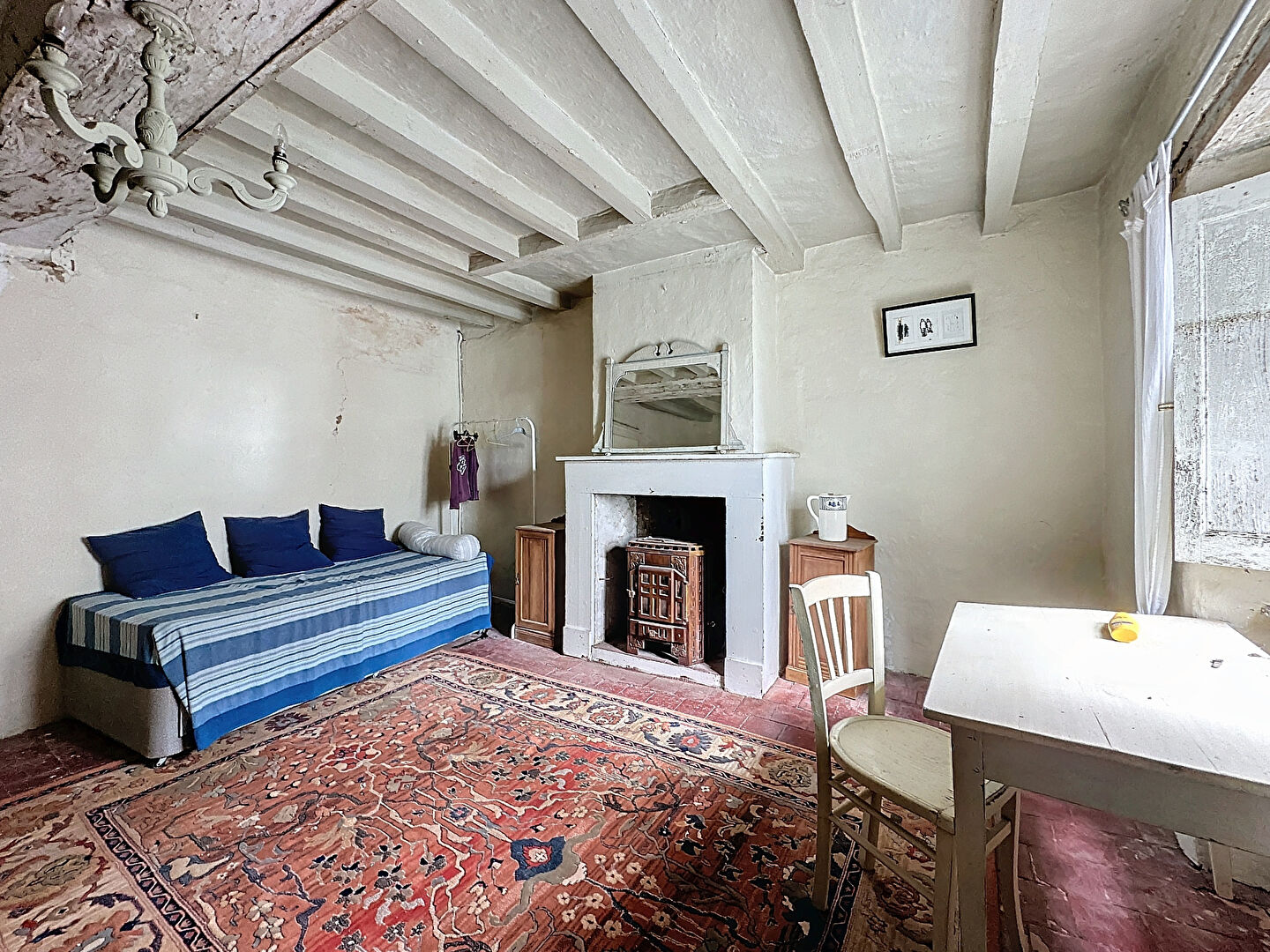 A VENDRE - Maison à rénover dans le bourg de La Jaille Yvon, d'une superficie de 117m2 avec un terrain de plus de 300m2