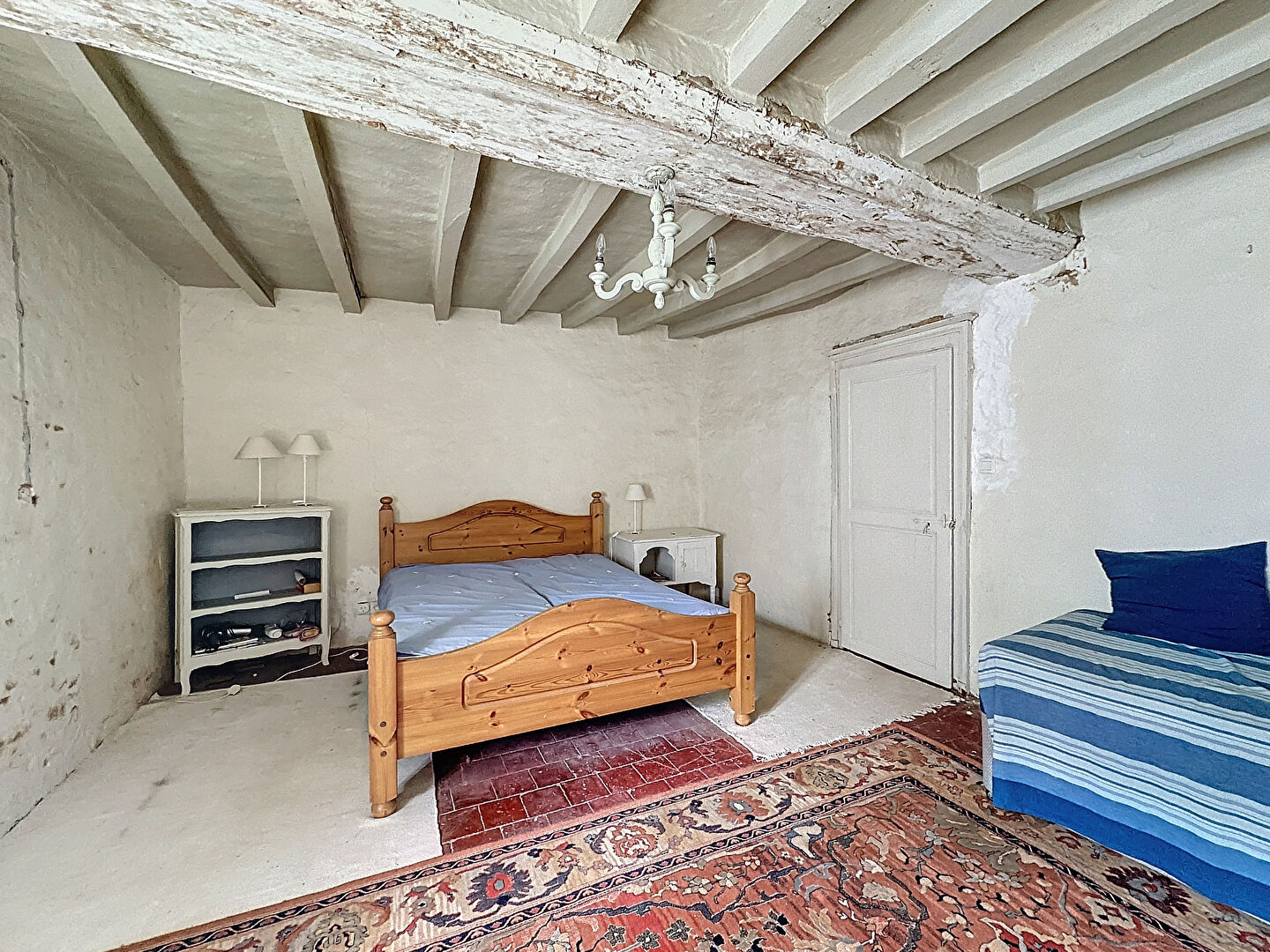 A VENDRE - Maison à rénover dans le bourg de La Jaille Yvon, d'une superficie de 117m2 avec un terrain de plus de 300m2