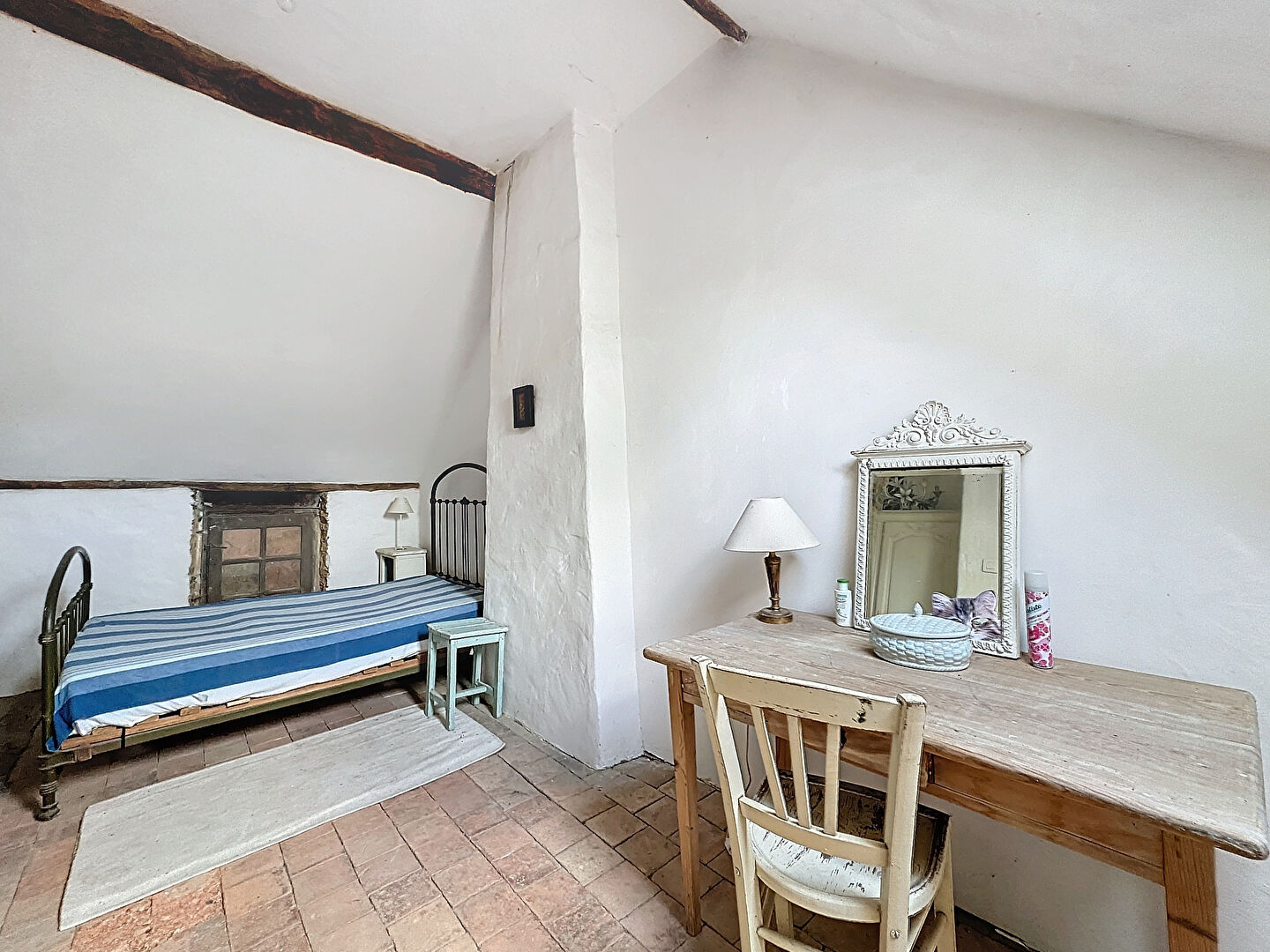 A VENDRE - Maison à rénover dans le bourg de La Jaille Yvon, d'une superficie de 117m2 avec un terrain de plus de 300m2