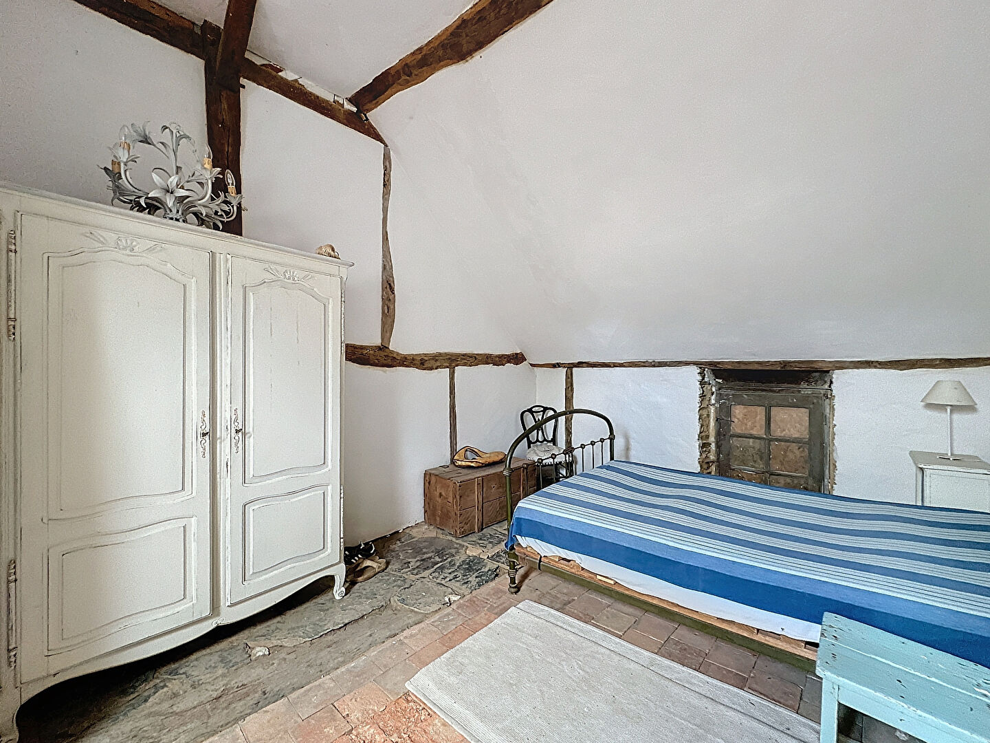 A VENDRE - Maison à rénover dans le bourg de La Jaille Yvon, d'une superficie de 117m2 avec un terrain de plus de 300m2