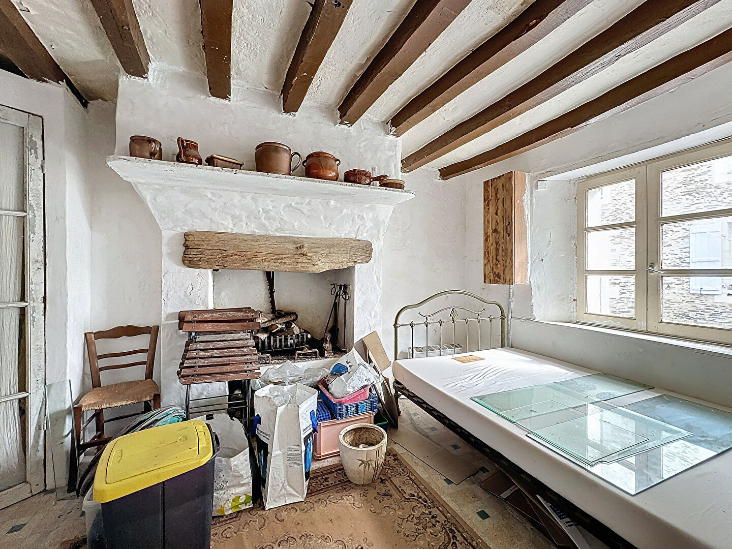 A VENDRE - Maison à rénover dans le bourg de La Jaille Yvon, d'une superficie de 117m2 avec un terrain de plus de 300m2