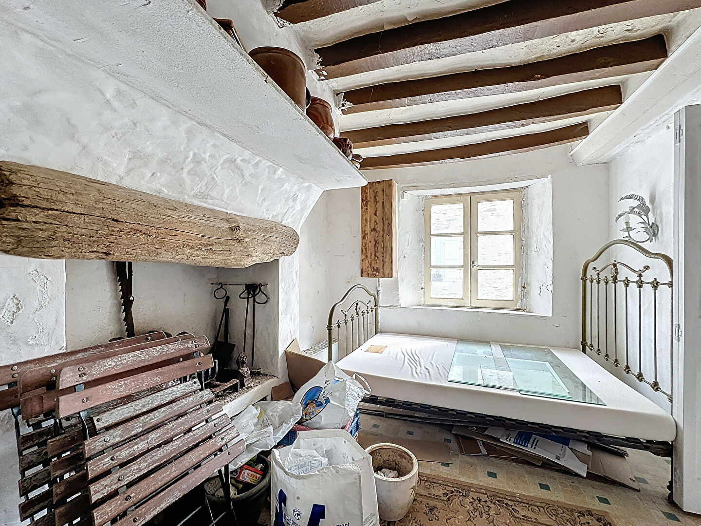 A VENDRE - Maison à rénover dans le bourg de La Jaille Yvon, d'une superficie de 117m2 avec un terrain de plus de 300m2