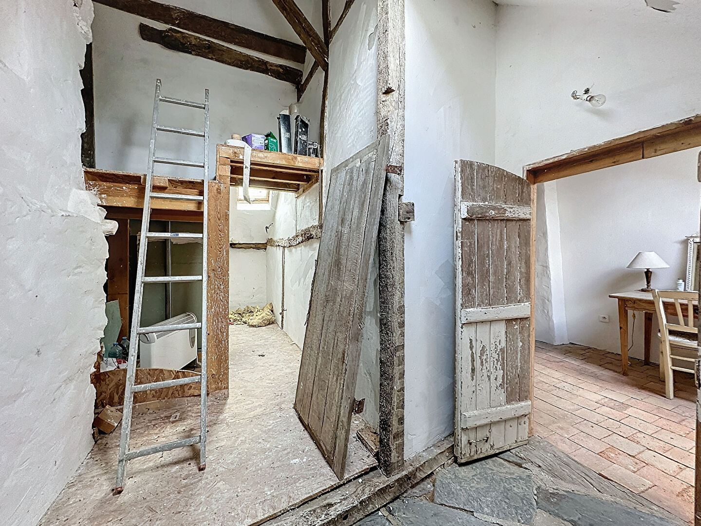 A VENDRE - Maison à rénover dans le bourg de La Jaille Yvon, d'une superficie de 117m2 avec un terrain de plus de 300m2