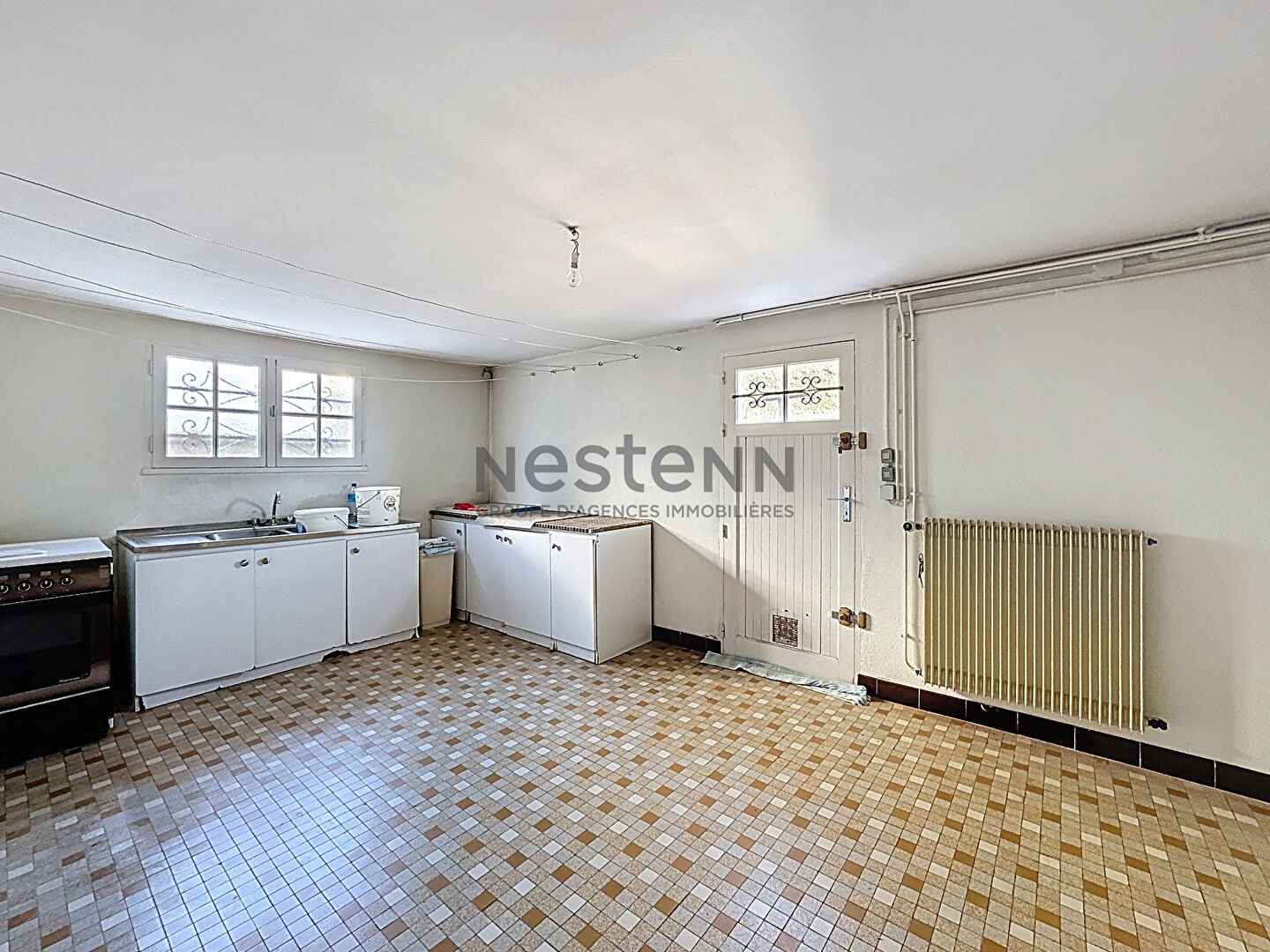 A vendre à Château-Gontier, maison familiale sur sous-sol des années 1970, de 216 m2 sur une parcelle d'environ 800 m2