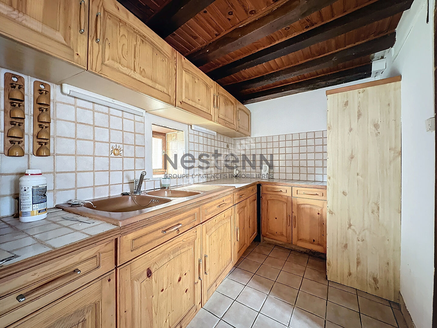 Maison de bourg à rénover de 89 m² sur la commune de Querré, avec 3 chambres et une cour !