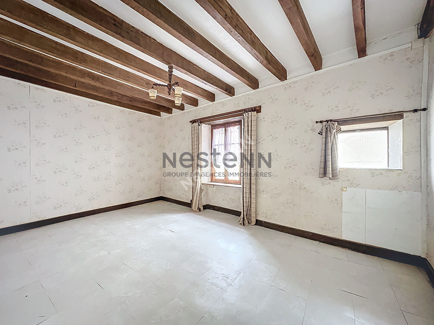 Maison de bourg à rénover de 89 m² sur la commune de Querré, avec 3 chambres et une cour !