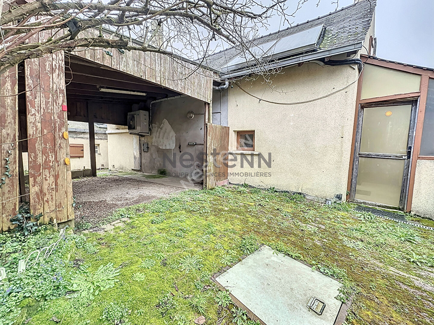 Maison de bourg à rénover de 89 m² sur la commune de Querré, avec 3 chambres et une cour !