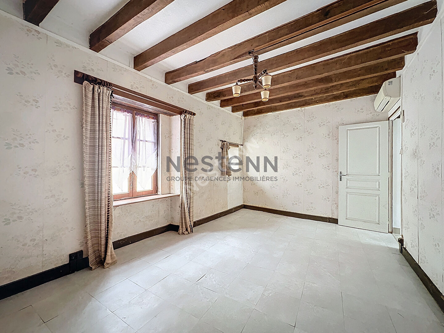 Maison de bourg à rénover de 89 m² sur la commune de Querré, avec 3 chambres et une cour !