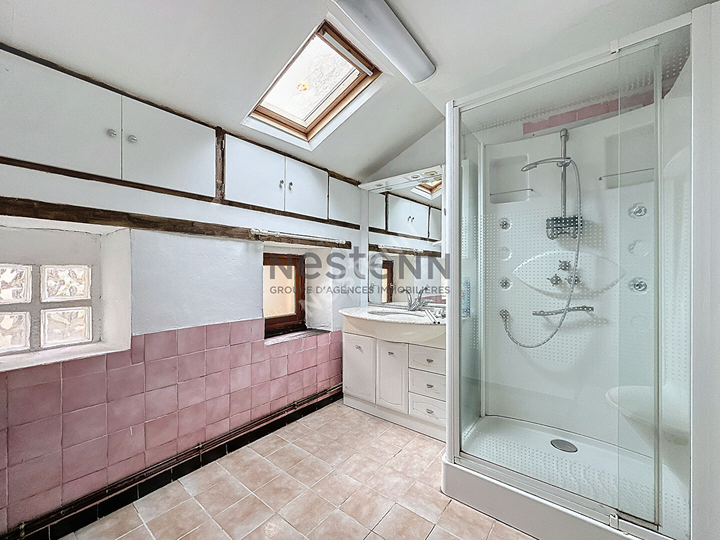 Maison de bourg à rénover de 89 m² sur la commune de Querré, avec 3 chambres et une cour !