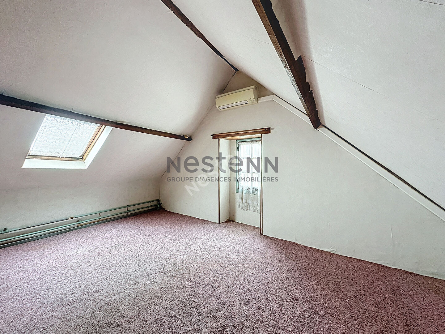 Maison de bourg à rénover de 89 m² sur la commune de Querré, avec 3 chambres et une cour !