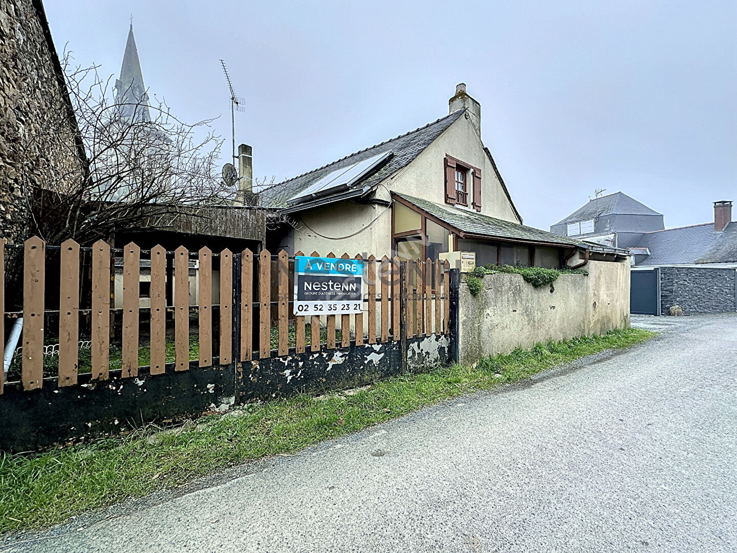 Maison de bourg à rénover de 89 m² sur la commune de Querré, avec 3 chambres et une cour !