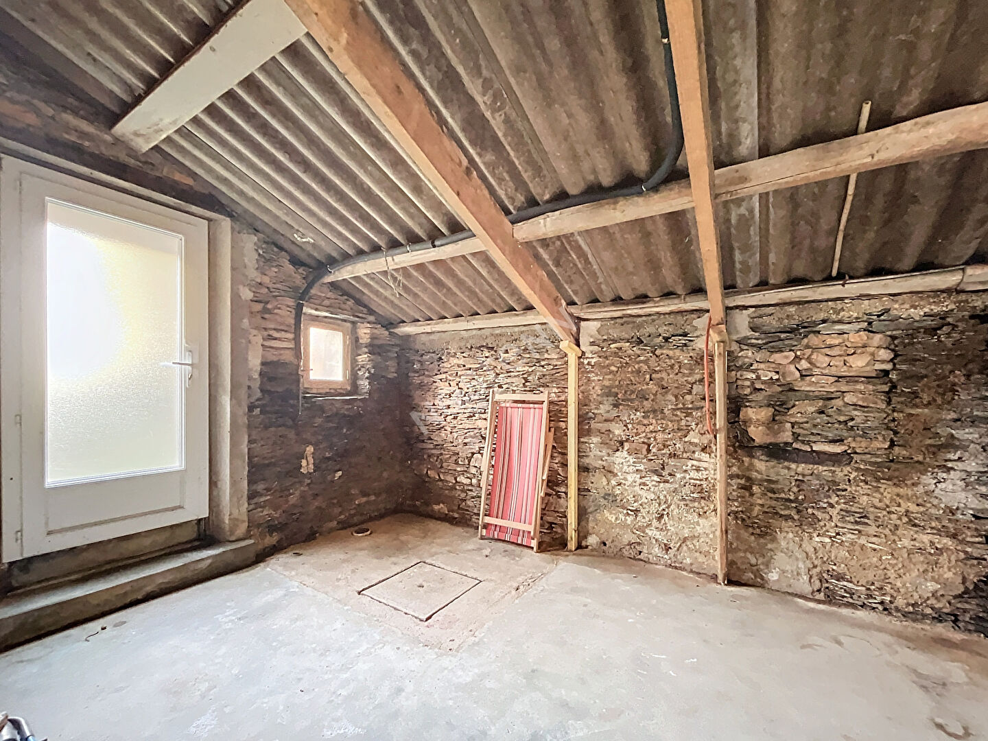 Vente maison de plain pied, 75m2, 2 chambres, avec terrain non-attenant à La Jaille Yvon