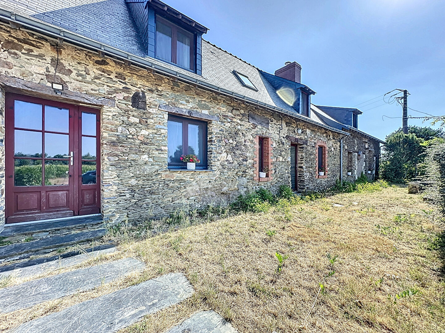 Charmante longère à Grez-Neuville 192m2 - 5 chambres sur un terrain de plus de 1500m2 avec grand garage !