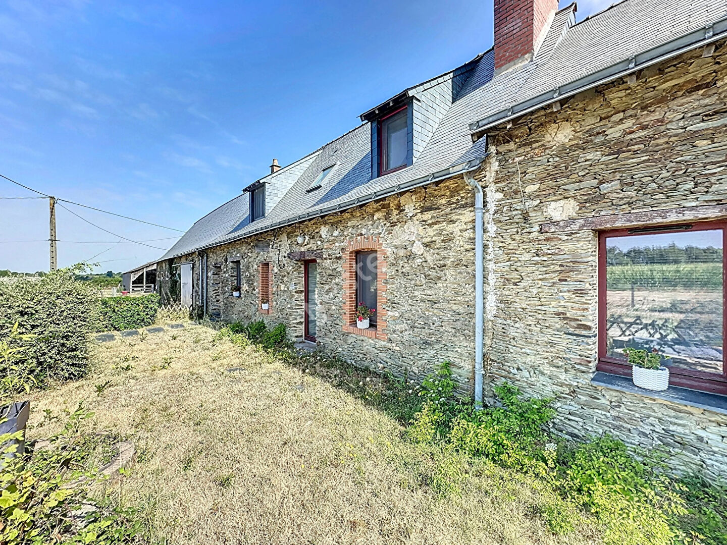 Charmante longère à Grez-Neuville 192m2 - 5 chambres sur un terrain de plus de 1500m2 avec grand garage !